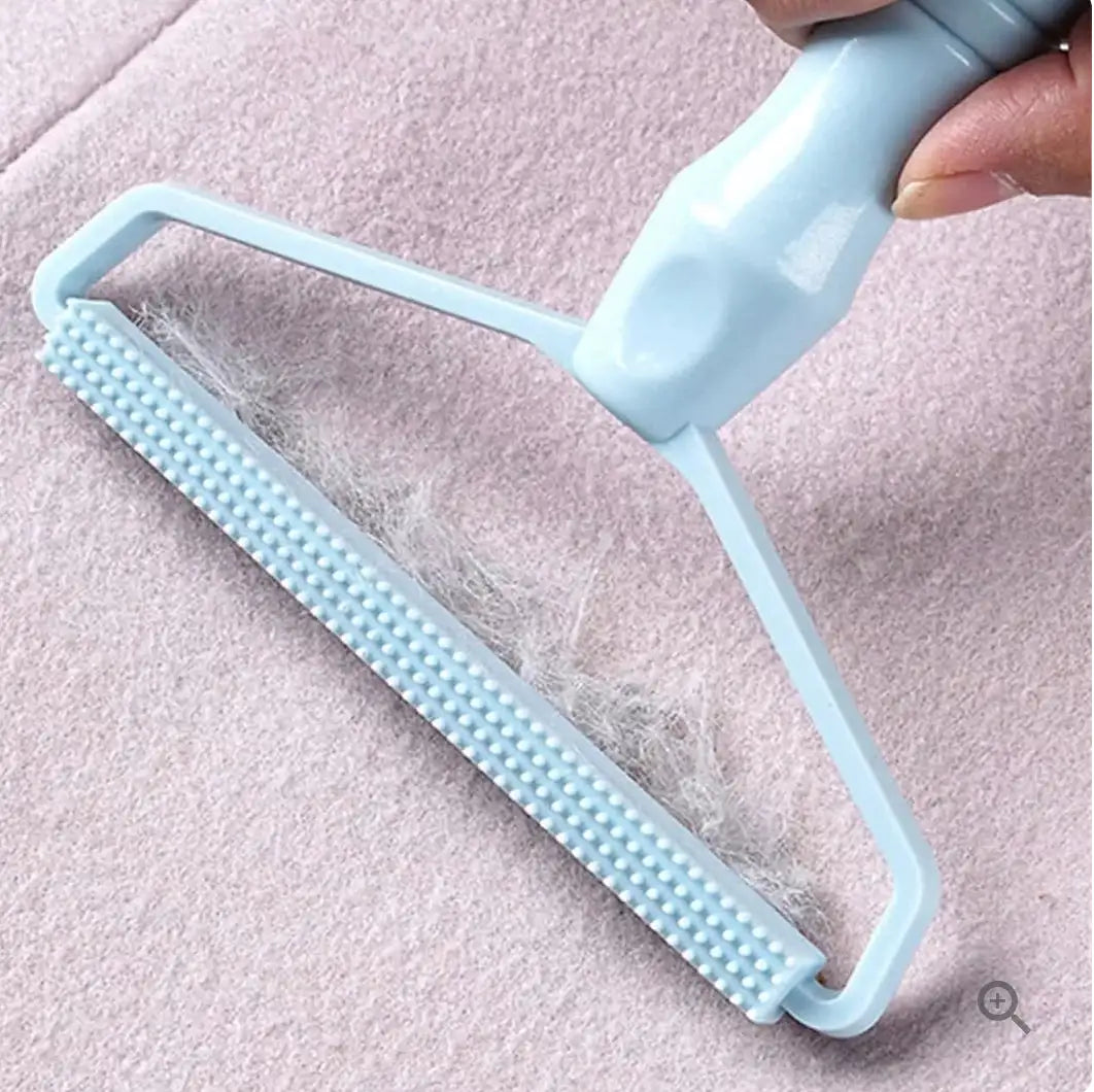 Manual lint remover before and after results showing fabric cleaning, pet hair removal, sweater and sofa lint removal tool with reusable design.